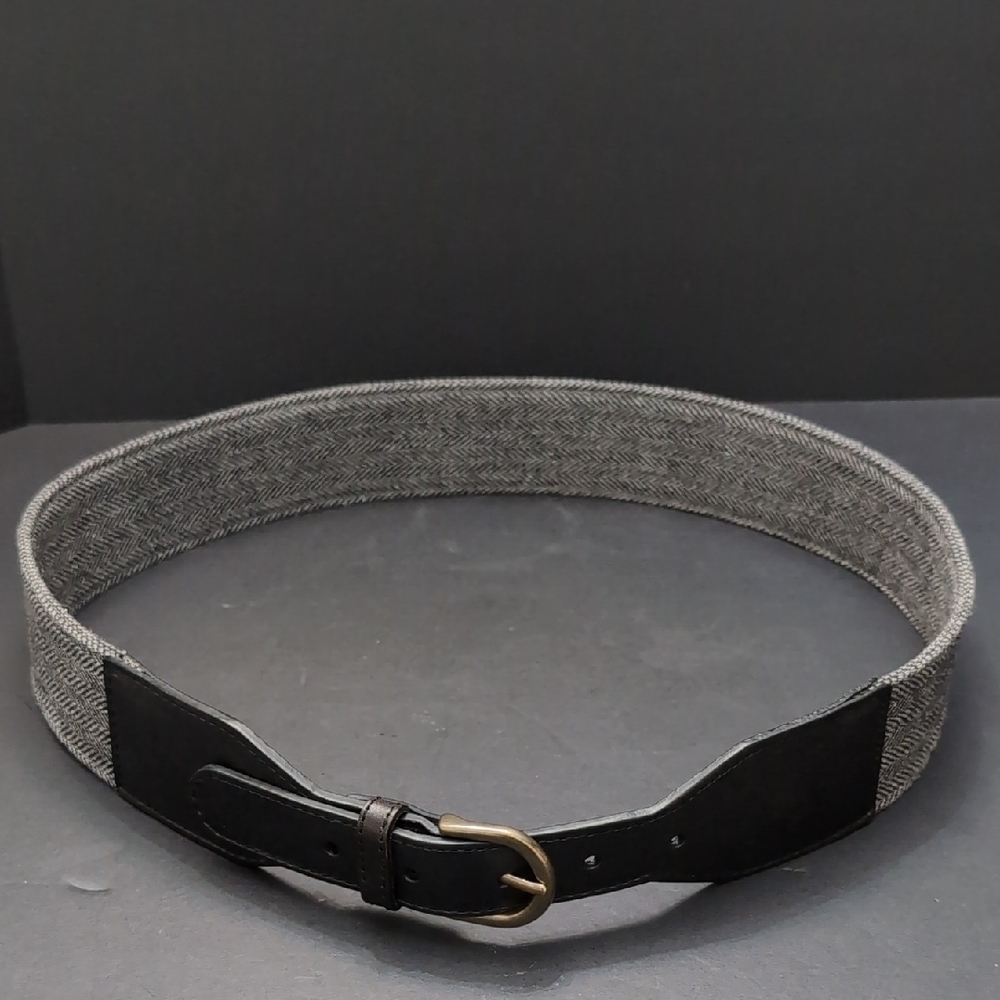 Tommy Hilfiger Women's Black/Gray Leather Belt With Herringbone Pattern,Size L.